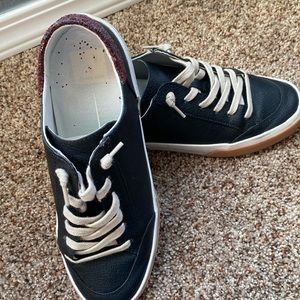 Fun Women’s Sparkle Sneaker